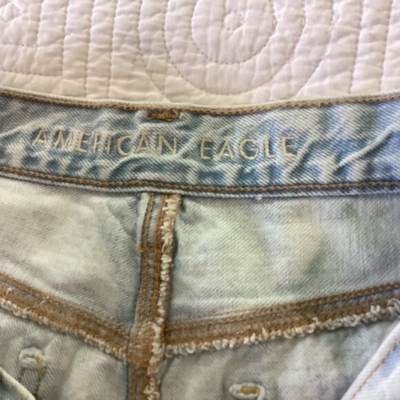 American Eagle Womens Size 6 Embroidered Distressed Denim Shorts Floral Pocket P - Picture 4 of 12